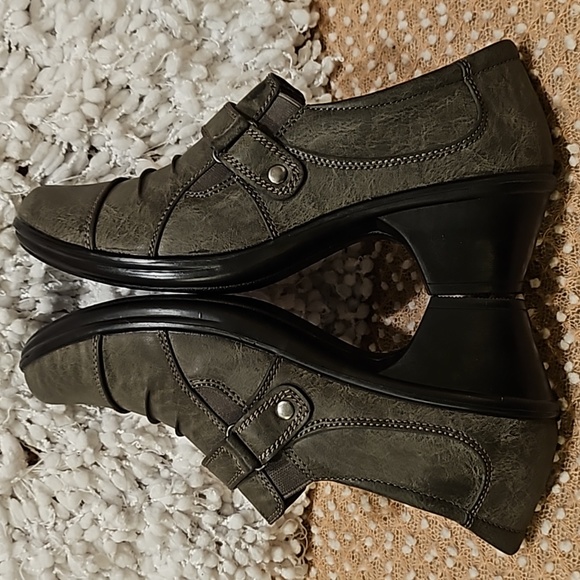 Easy Street Shoes - Picture 7 of 16